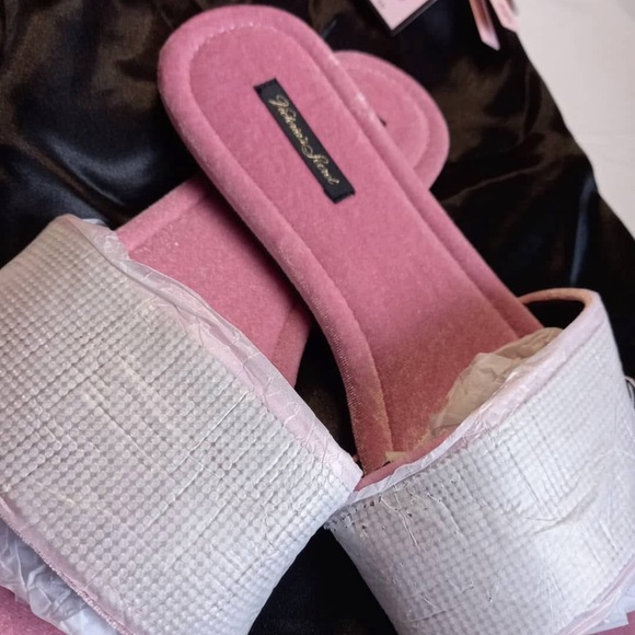 Victoria's Secret Pink Sandals with Rhinestones - Picture 3 of 5